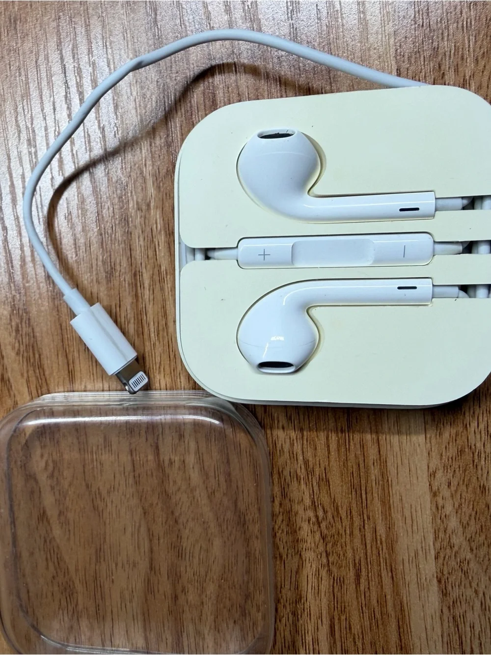 Apple White Wired Earbuds in Clear Case & Apple white wired with out case